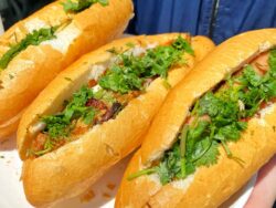 bánh mì, bánh mì thanh hóa, bánh mì pate, bánh mì xúc xích, bánh mì thập cẩm